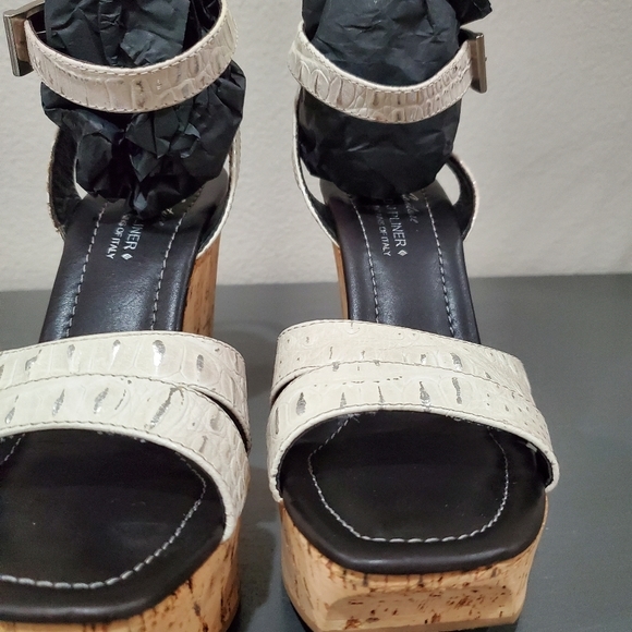 Couture Donald J Pliner Ivory Metallic Gator Cork Wedges size 6.5 - Picture 2 of 13